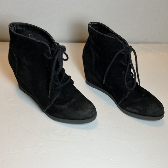 Madden Girl black suede wedge tie bootie size 6 - Picture 9 of 11